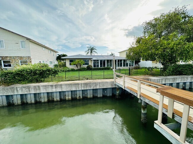 Foto del edificio - 11305 5th St E