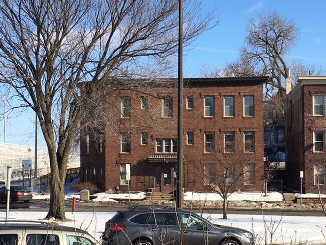 Foto del edificio - 1901 Lyndale Ave S