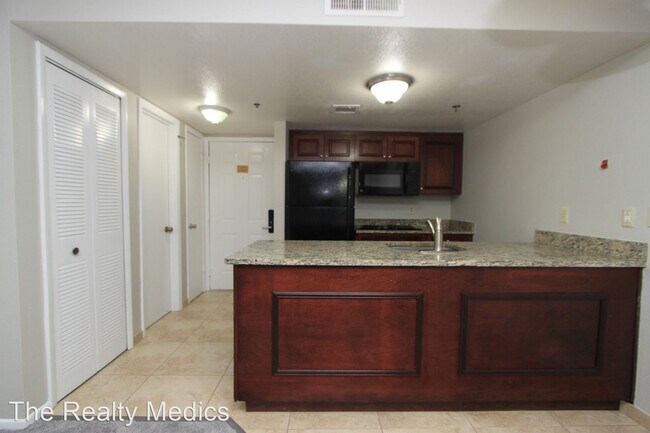 Building Photo - 6324 Parc Corniche Dr