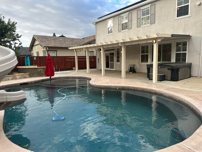 Building Photo - Welcome to Elissagaray Ranch!