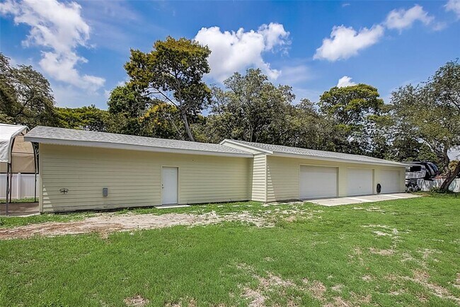 Foto del edificio - 11613 Oak Ln