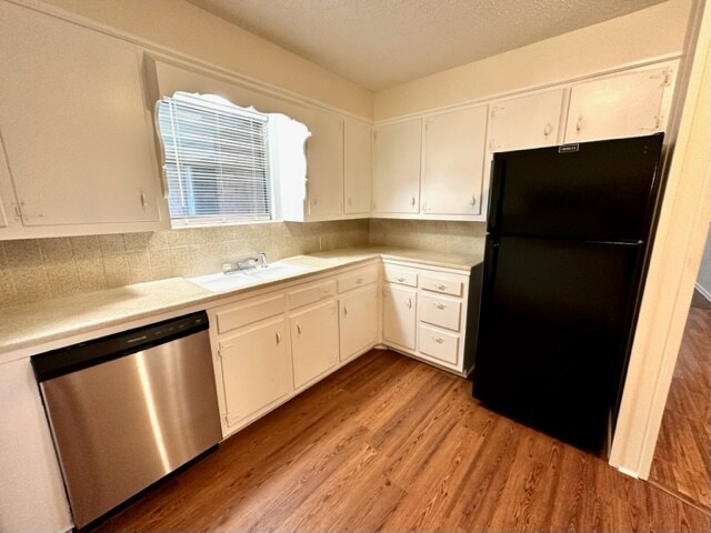 Foto del edificio - 1400 Royal Oaks Dr