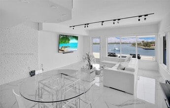 Building Photo - 286 Bal Bay Dr