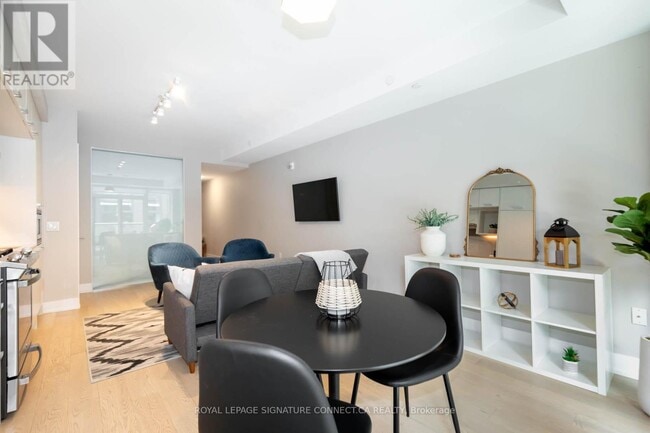 Photo du bâtiment - 1331 Queen St E