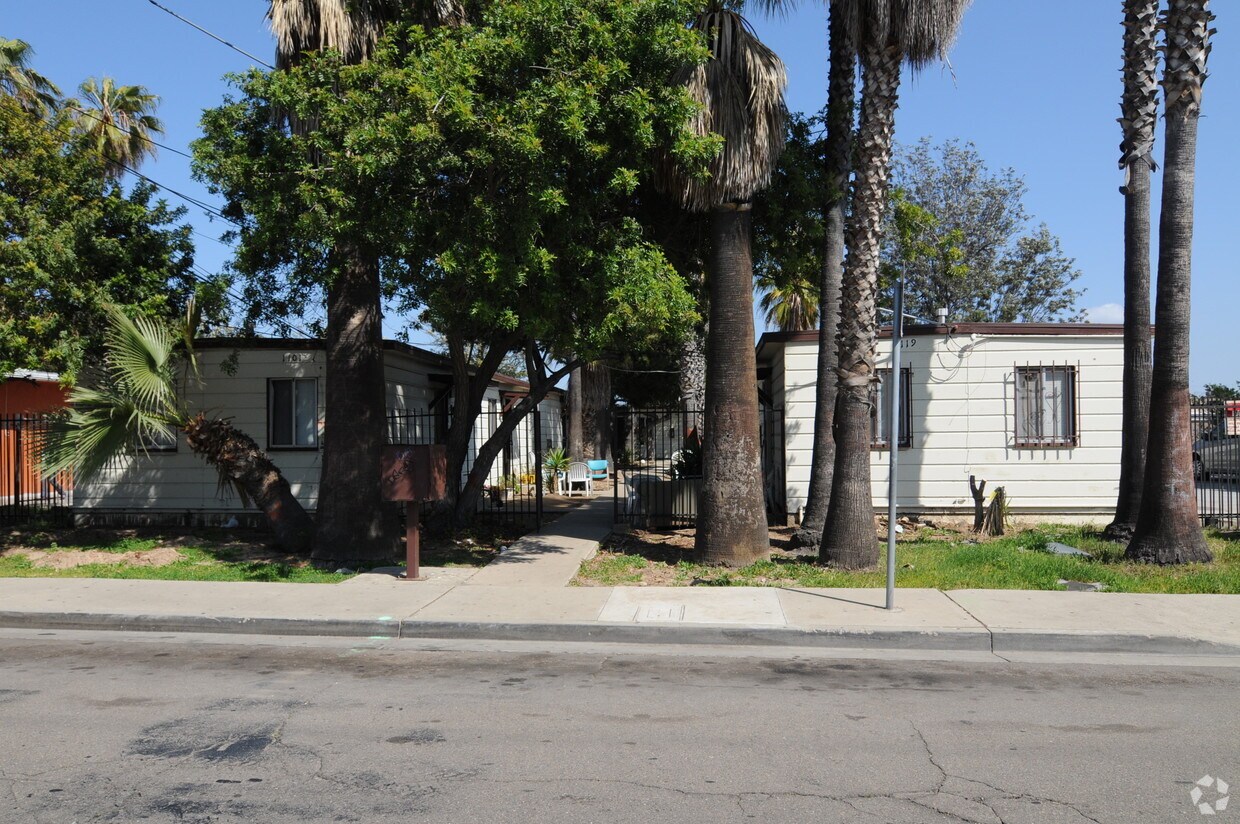 Primary Photo - 1101 E Ave