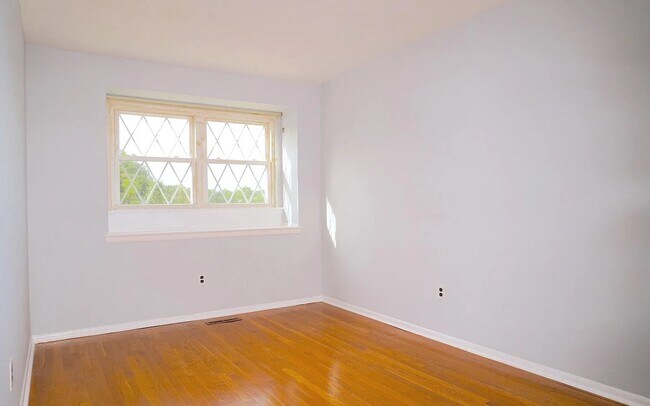 Foto del edificio - 945 Elm Rd