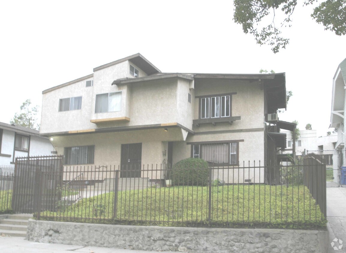 Primary Photo - 2005 S La Salle Ave