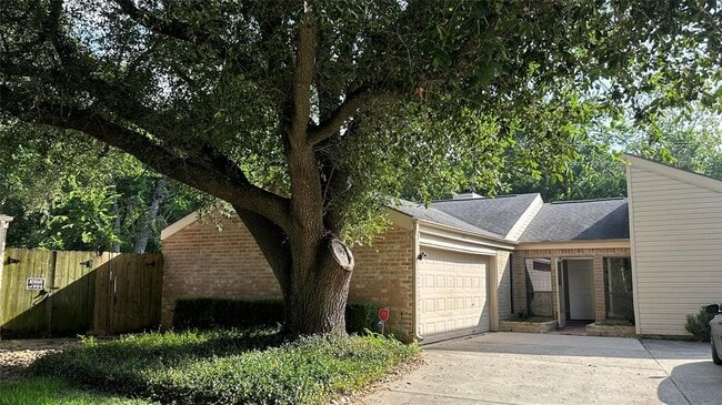 Building Photo - 2026 Fernspray Ln