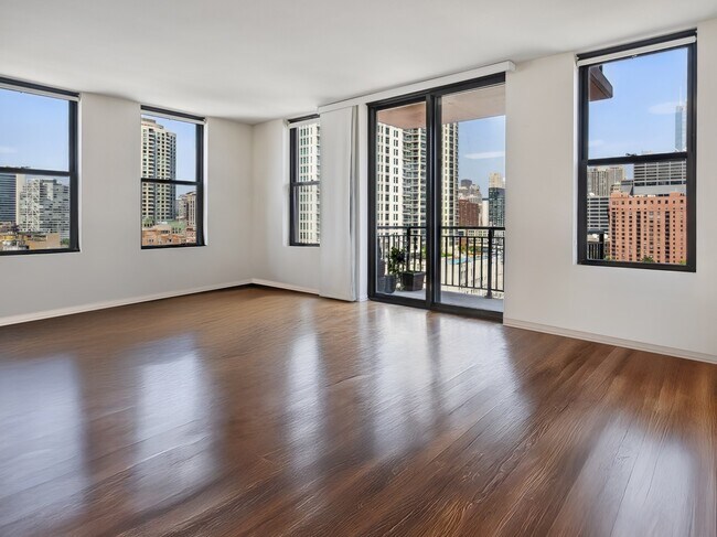 Foto del edificio - 330 N Jefferson St