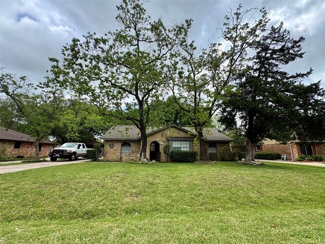 Building Photo - 21802 Rotherham Dr