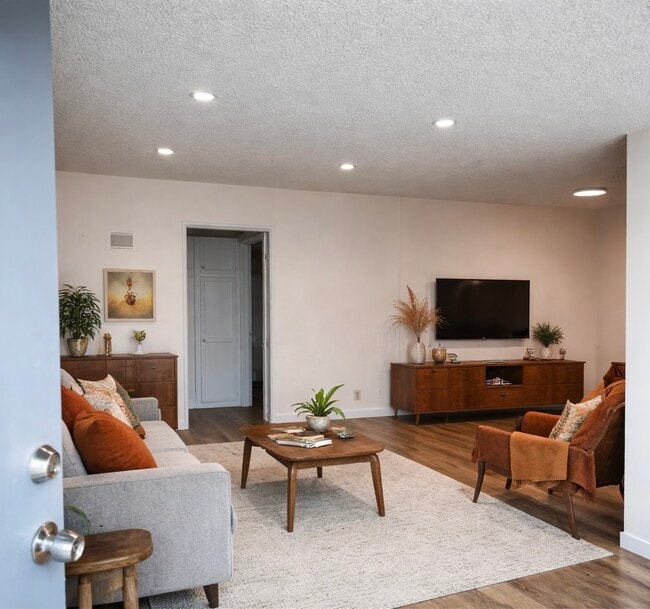 Building Photo - 4305 W 5th St