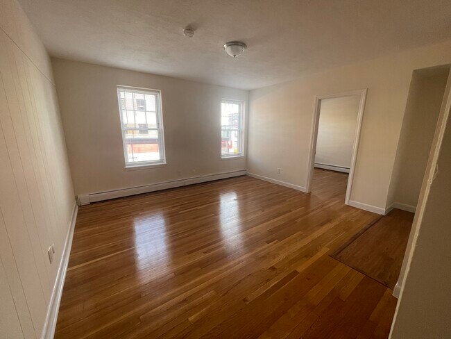 Foto del edificio - 150 North Beacon St