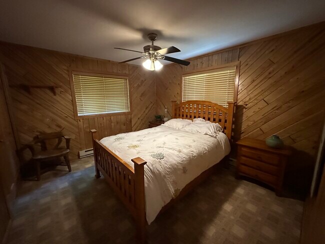 Foto del edificio - 8037 E Shore Dr