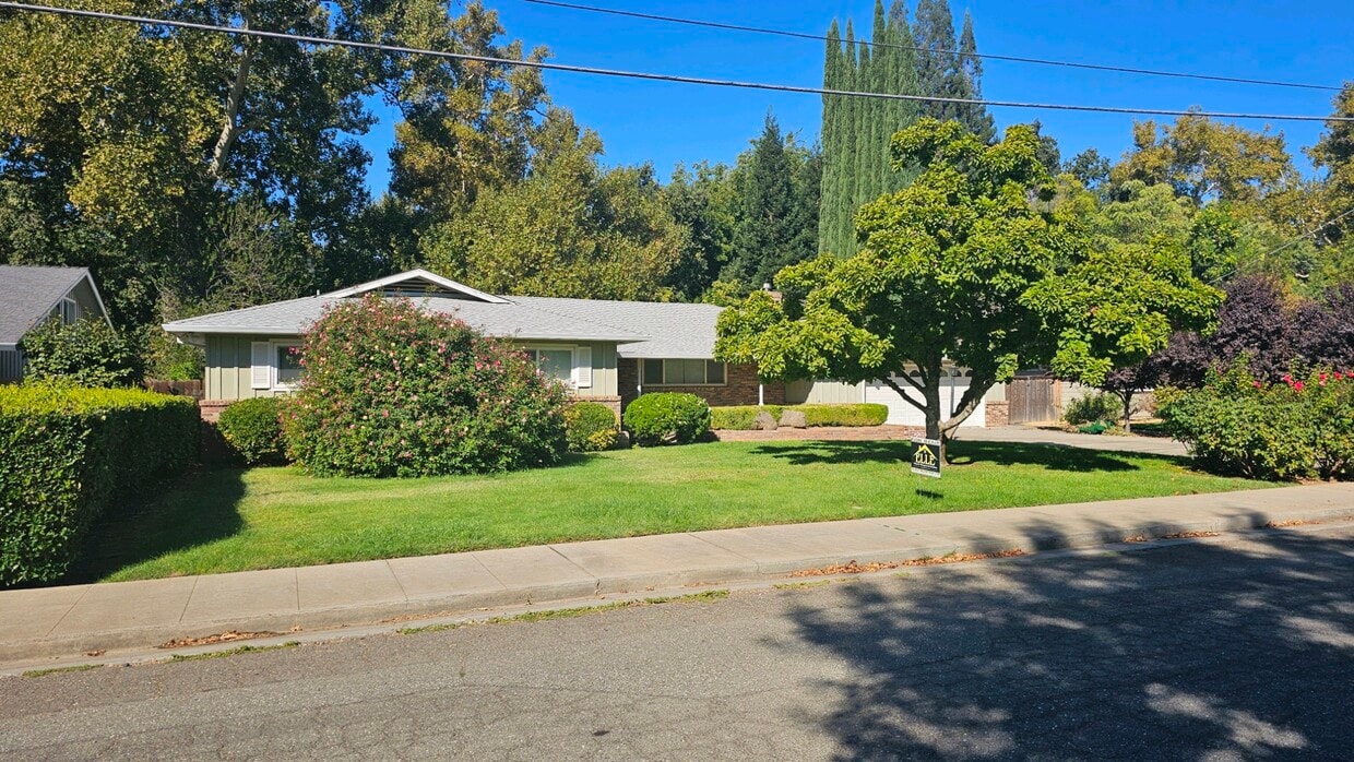 Primary Photo - 1672 Park Vista Dr