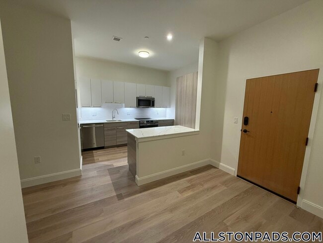 Building Photo - 1079 Commonwealth Ave