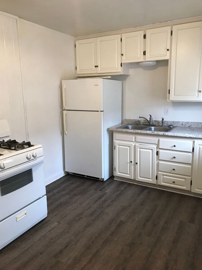 Building Photo - Available For Immediate Move-In! 2 Bedroom...
