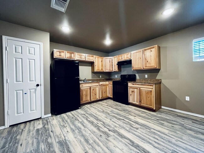 Foto del edificio - Cozy 3-Bedroom, 2-Bathroom Home with Garage in East Lubbock