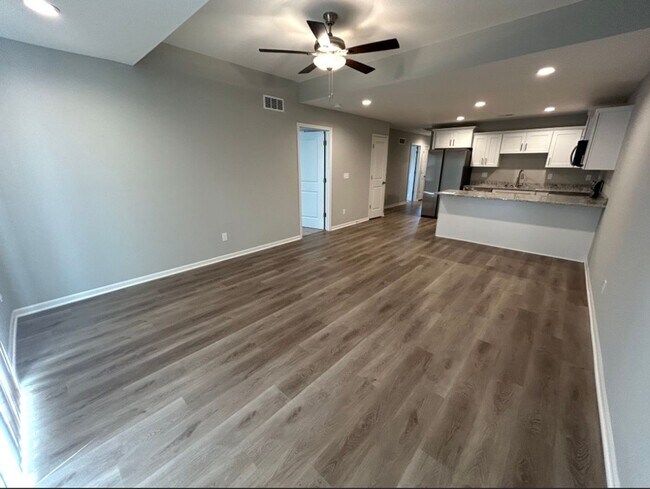 Foto del edificio - 651-653 Fall Meadow Lane