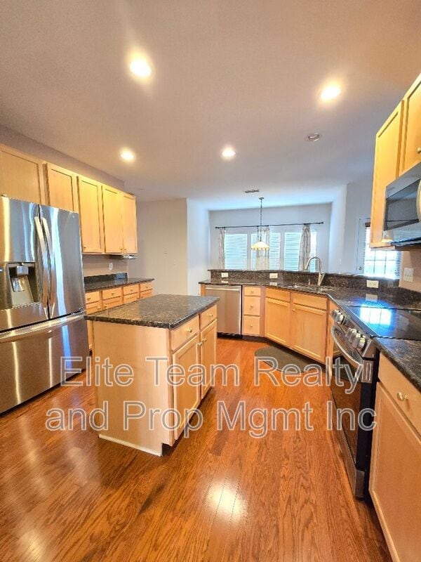 Foto del edificio - 8221 Brookings Dr