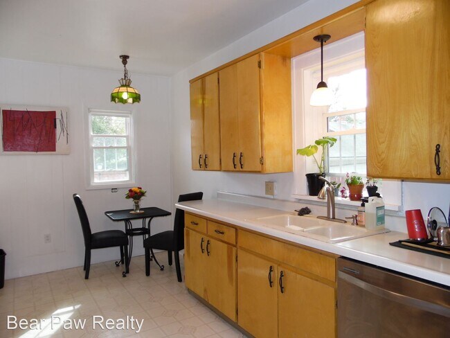 Building Photo - 3 br, 2 bath House - 3111 Thomes Ave