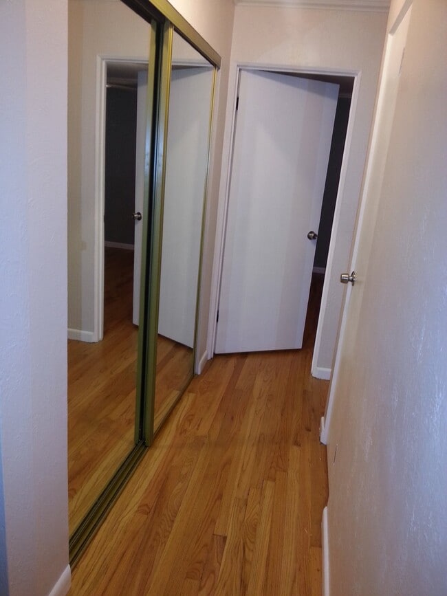 Building Photo - 1BR/1BA Updated Cap Hill Home near Cheesman!