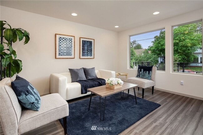 Building Photo - Beautifully Situated Fremont Townhouse