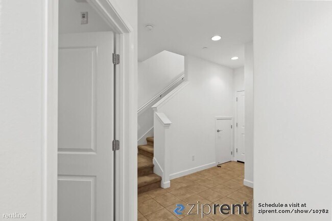 Building Photo - 3 br, 3 bath Townhome - 959 Indian Wells A...