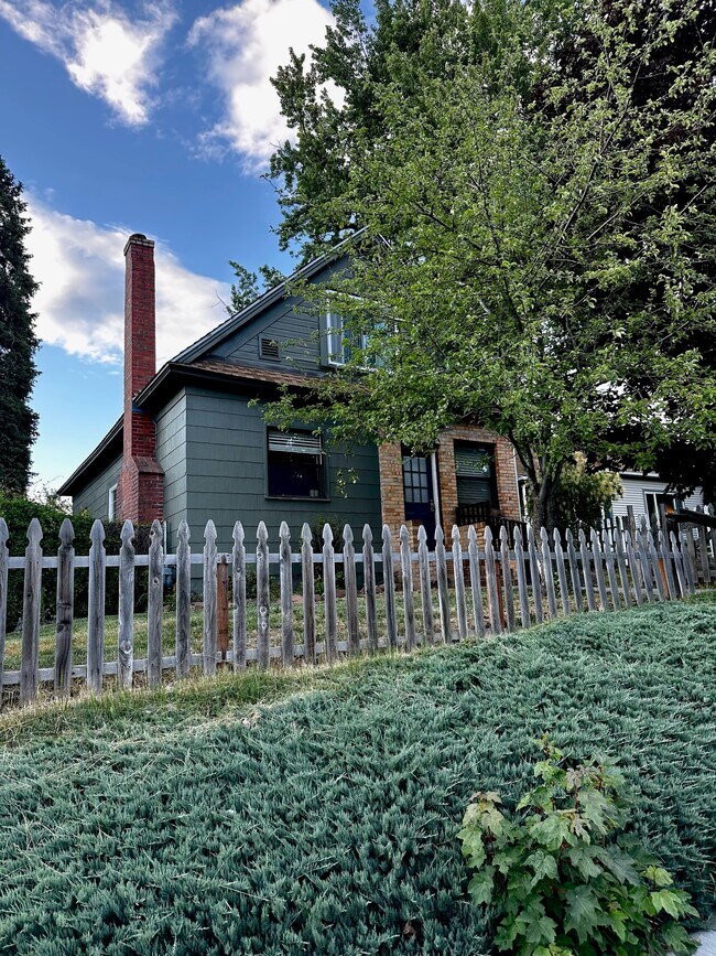 Building Photo - 426 Lewis St