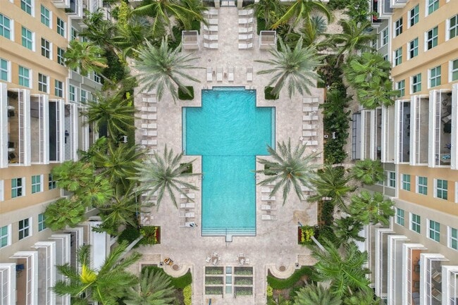 Building Photo - 700 E Boynton Beach Blvd