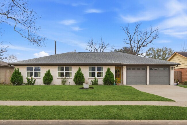 Foto del edificio - 5807 Ettrick Dr