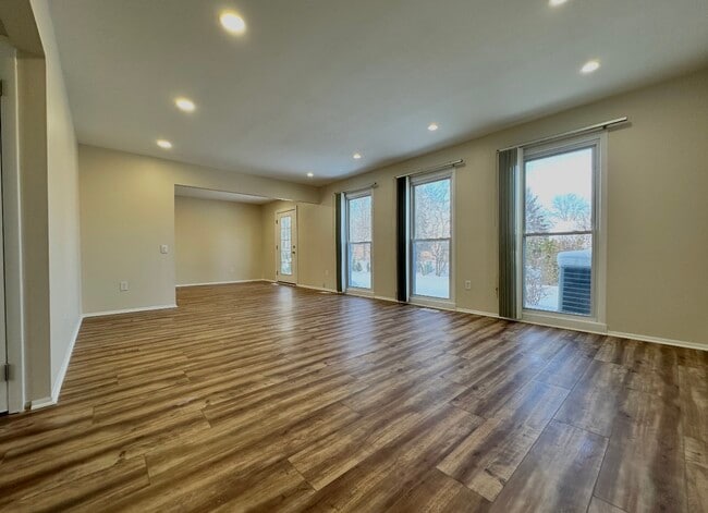 Foto del edificio - 5285 Hardwoods Dr