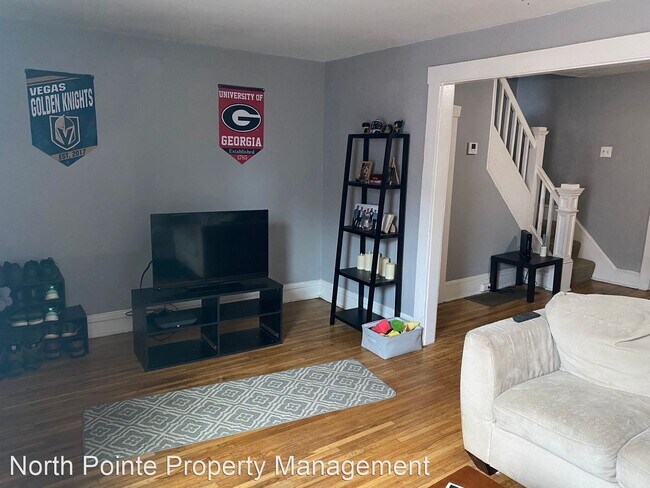 Building Photo - 3 br, 1 bath House - 452 E. Orange St.