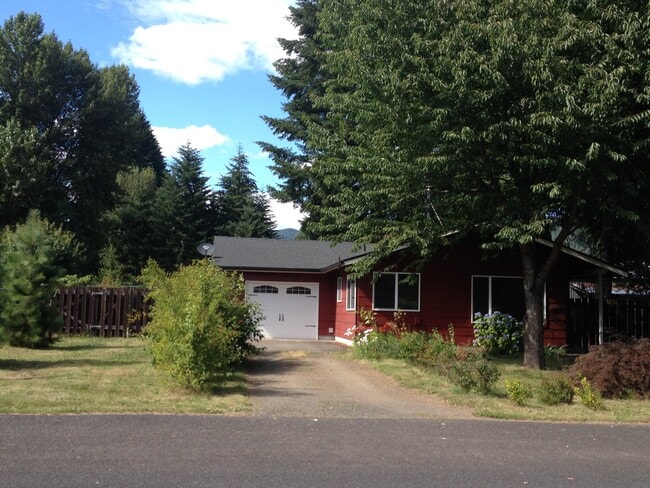 Building Photo - 132 Vine Maple Loop
