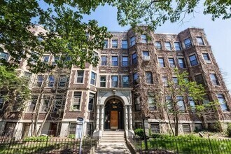 Building Photo - 394 Riverway
