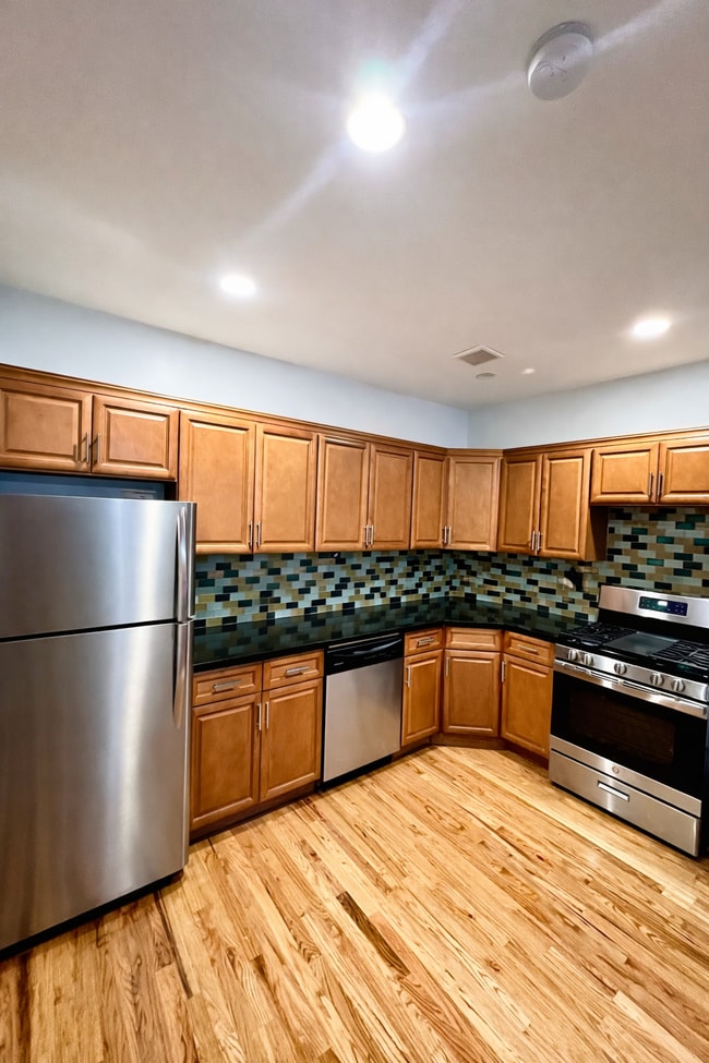 Building Photo - 2408 Beverley Rd