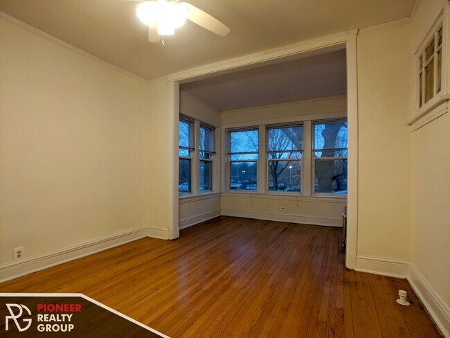 Building Photo - 5041 N Damen Ave