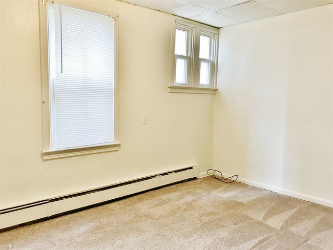 Building Photo - 643 Collins Ave