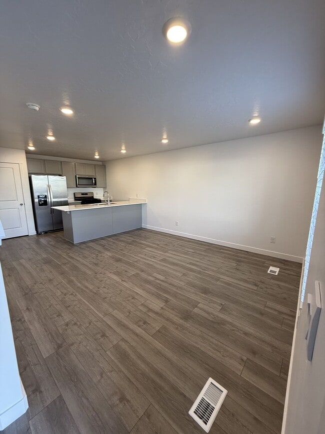 Building Photo - Townhome in Provo, UT