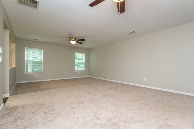 Building Photo - 2770 Mayfair Dr