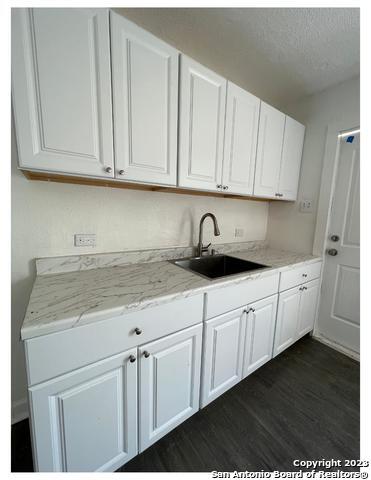 Building Photo - 302 W Wildwood Dr