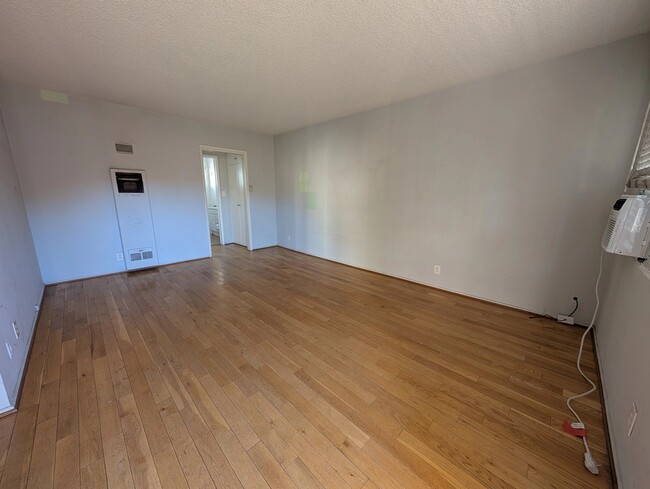 Foto del edificio - 1852 N Wilton Pl