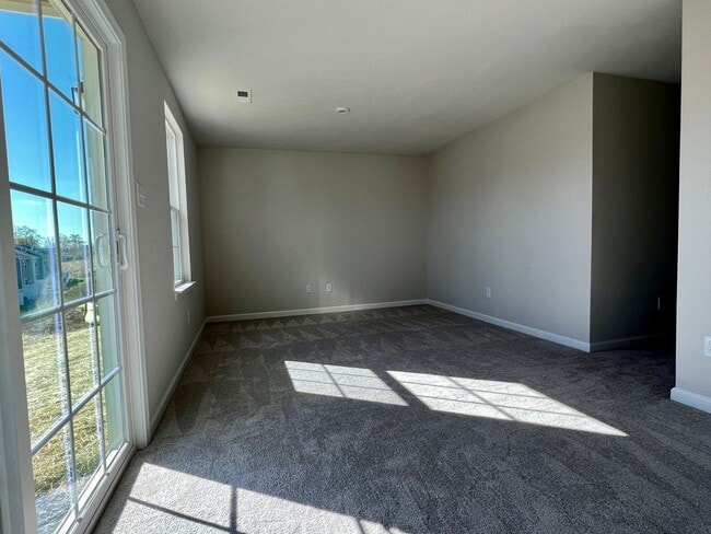 Building Photo - 67 Hewstone Ct