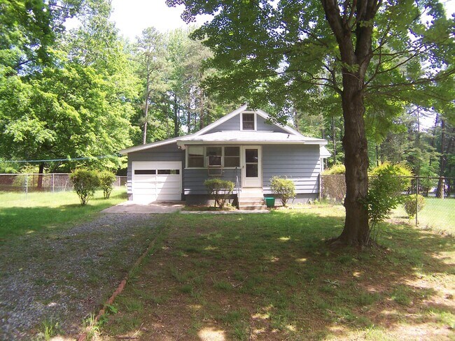 Foto del edificio - 1 Bedroom off Staley Rd!