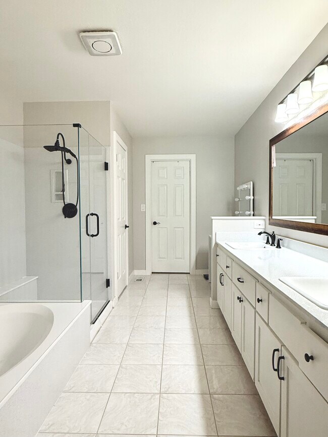 Foto del edificio - 3666 Silver Oak Pl