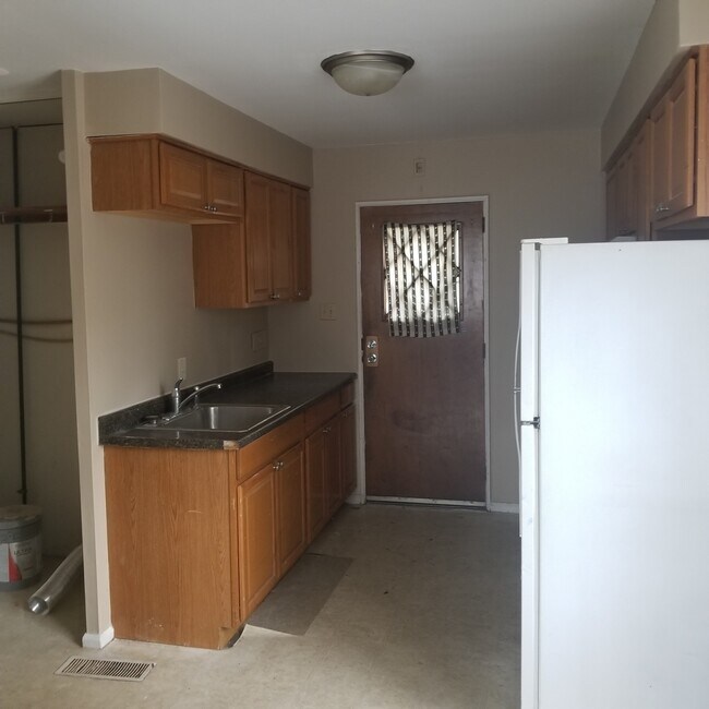 Building Photo - 302 St Jude Ave