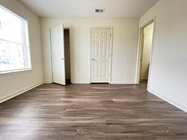 Building Photo - Bailey Station Townhomes