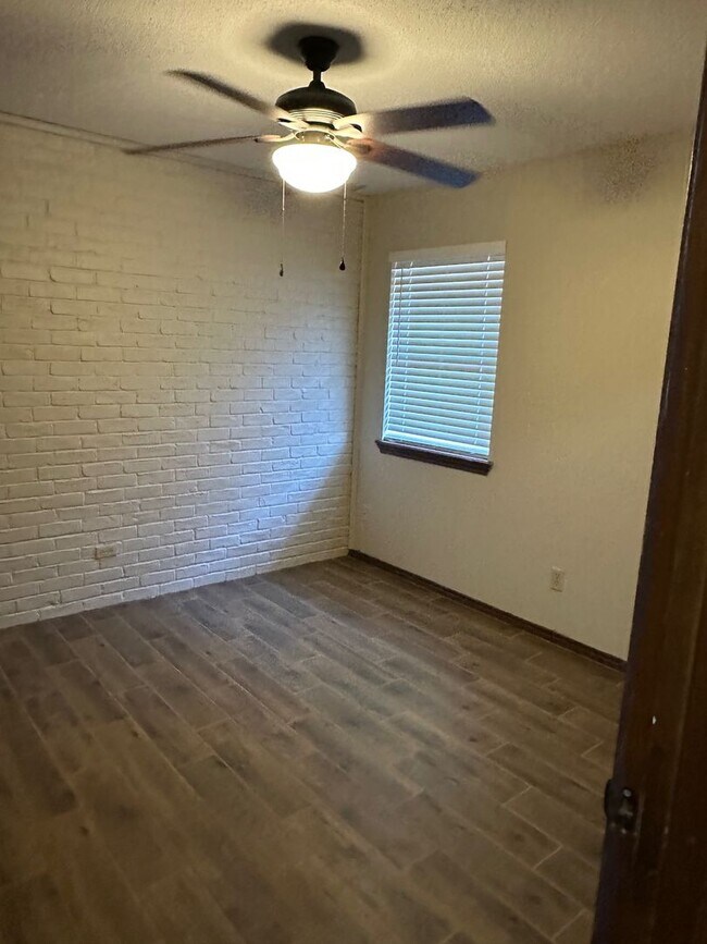 Foto del edificio - 1006 Fairway Dr