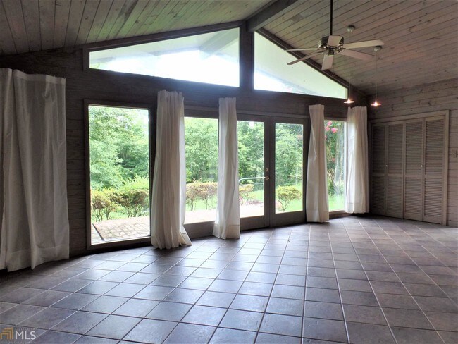 Foto del edificio - 5213 Whites Mill Rd