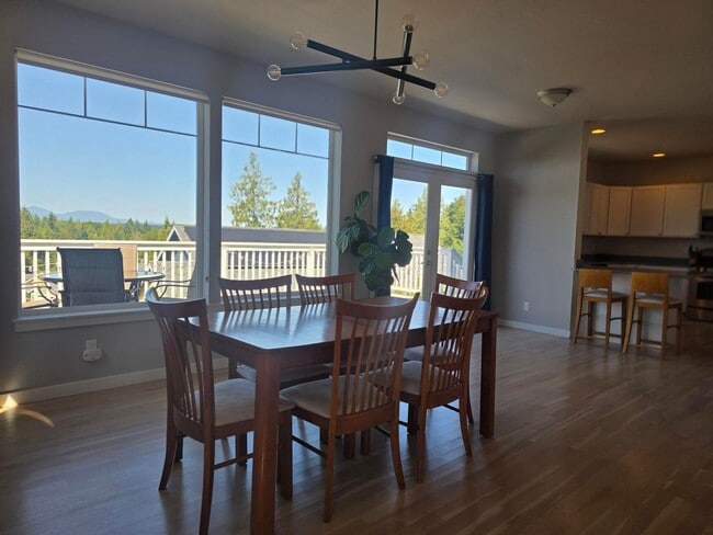 Building Photo - 4 bdrm Home in Poulsbo's Chateau Ridge!
