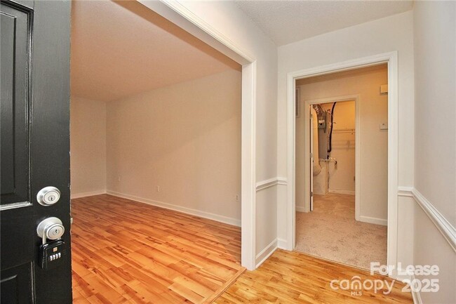 Foto del edificio - 1708 Lawton Bluff Rd